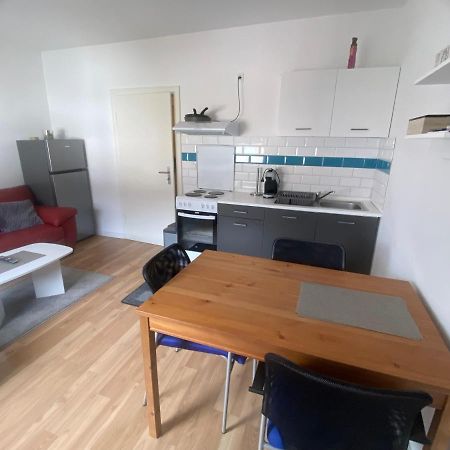Schoene 2 Zimmer Apartment In Krefeld City, Monteur Wohnung Netflix & Prime Ngoại thất bức ảnh