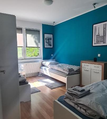 Schoene 2 Zimmer Apartment In Krefeld City, Monteur Wohnung Netflix & Prime Ngoại thất bức ảnh