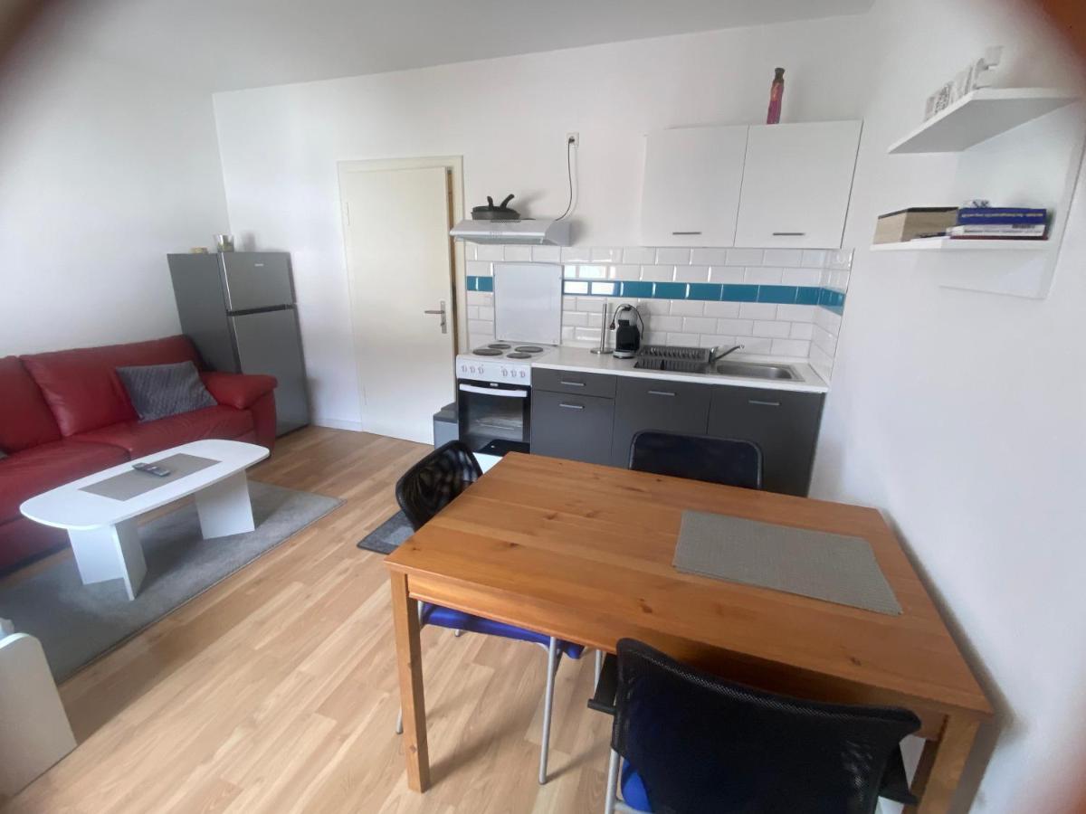 Schoene 2 Zimmer Apartment In Krefeld City, Monteur Wohnung Netflix & Prime Ngoại thất bức ảnh