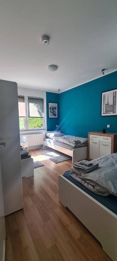 Schoene 2 Zimmer Apartment In Krefeld City, Monteur Wohnung Netflix & Prime Ngoại thất bức ảnh