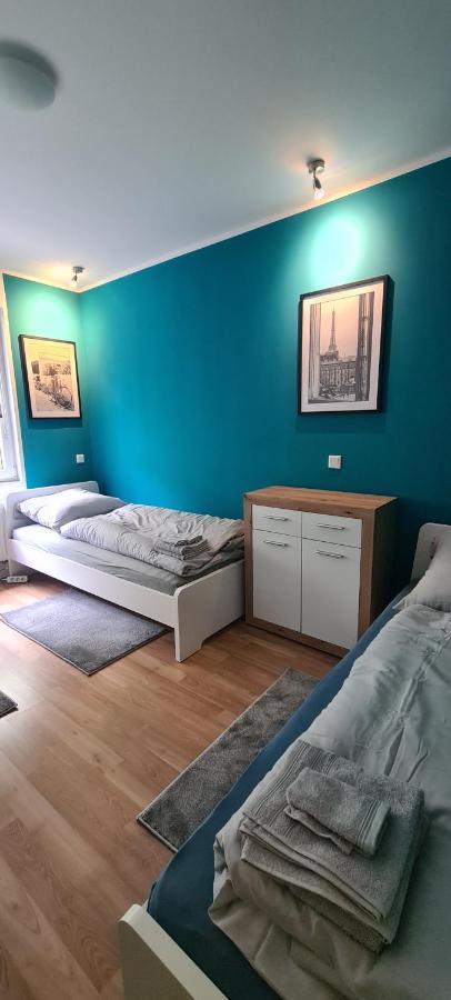 Schoene 2 Zimmer Apartment In Krefeld City, Monteur Wohnung Netflix & Prime Ngoại thất bức ảnh